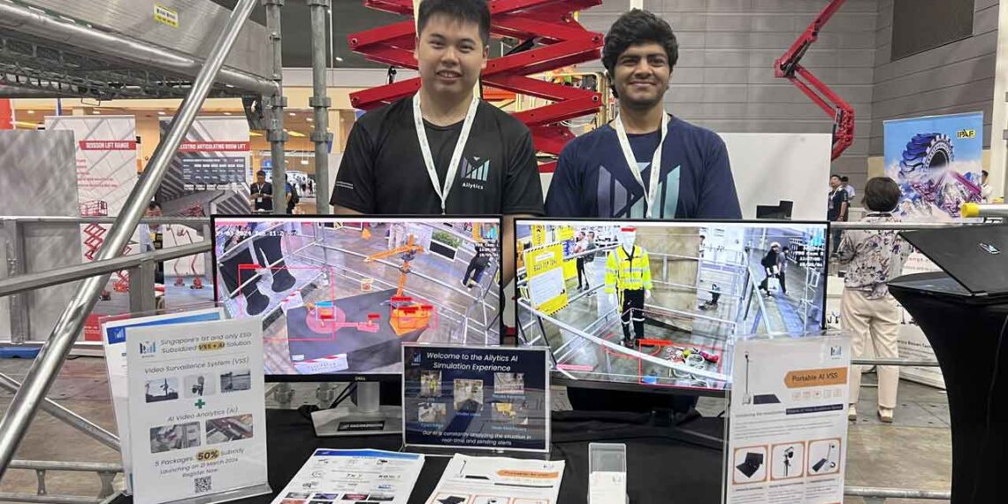 Ailyitcs founding team. Co-Founder and CEO, Wei Zhuang Tan, Lenard (left). Co-Founder and CTO, Prateek Manocha (right) (PRNewsfoto/Ailytics)