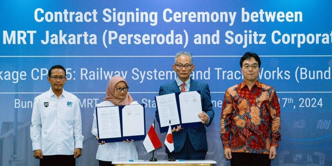 Signing of agreement between MRT Jakarta and Sojitz Corporation for the design and construction of phase 2A CP205. Credit: MRT Jakarta