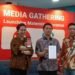 From left: Fifi Henirawati, We+ CEO; Hendra Tjong, KlikDokter CEO, and dr. Stefanus Yogi Winoto, Head of Underwriting Division at Oona Insurance Indonesia at the Maternity Insurance launch in East Jakarta (05/15). Credit: Sinta