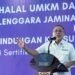 Minister of Trade Zulkifli Hasan handed over halal certificates to six MSMEs. Credit: Ministry of Trade PR