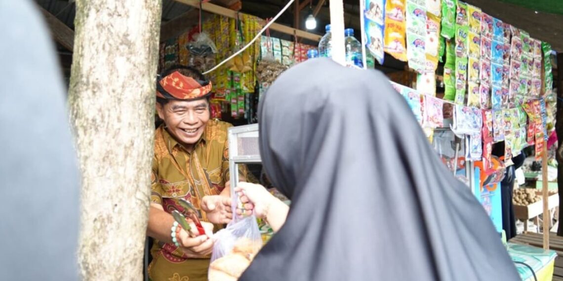 North Kalimantan Governor Zainal A. Paliwang carried out an impromptu inspection at the Pasar Induk, Tanjung Selor. Credit: DKISP