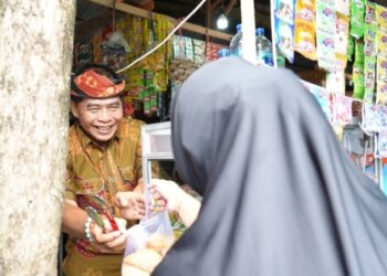 North Kalimantan Governor Zainal A. Paliwang carried out an impromptu inspection at the Pasar Induk, Tanjung Selor. Credit: DKISP