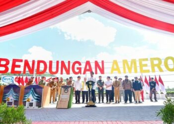 President Joko Widodo inagurated Ameroro Dam in Konawe Regency, Southeast Sulawesi Province, on Tuesday (05/14). Credit: BPMI Setpres