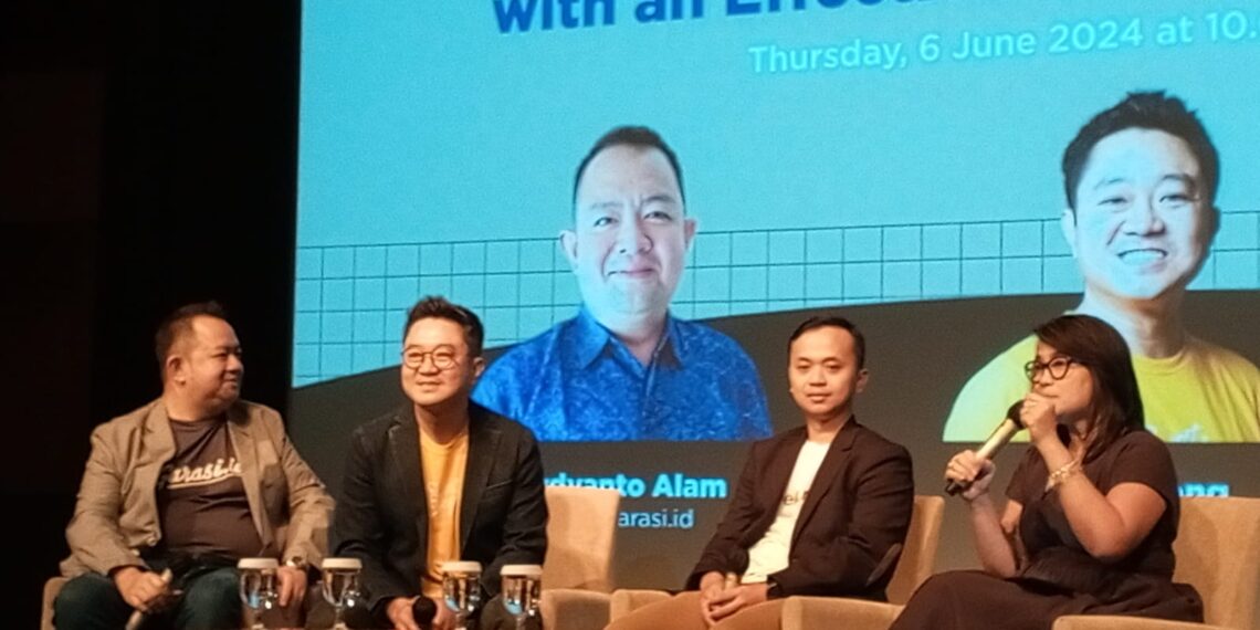 (L to R) CEO Garasi.id Ardy Alam, CEO Sweet Escape David Soong, CEO Dekoruma Dimas Harry, Corporate secretary GDP Venture Ossy. (Photo: Wulan)