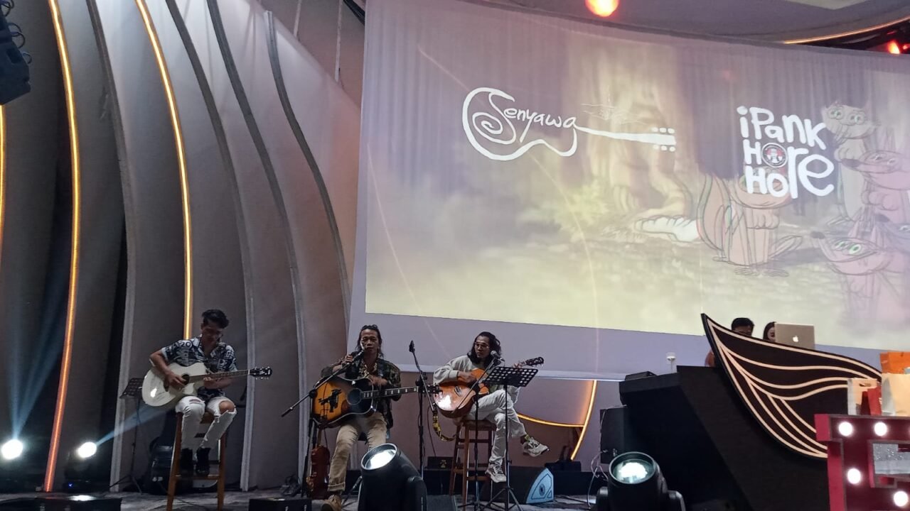 Senyawa and Ipank Horehore sang their new single 'Tukang Boong' at Phantom PIK 2 Ground Park, Jakarta. /9Photo: Senyawa's team)
