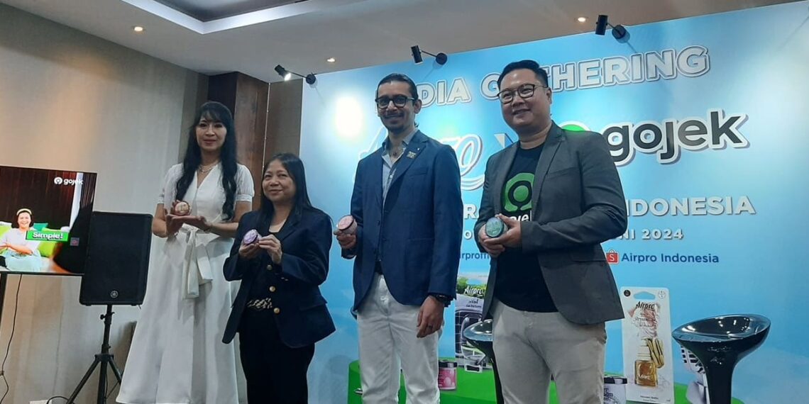 From left: Kasandra Putranto, an Indonesian psychologist; Anna Lumintang, Airpro's Brand & Marketing Manager; Harris J., Airpro's CEO; and Yustinus Juan, Area Head of Jabodetabek Gojek in jakarta (06/26). Credit: Sinta