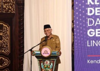 Regional Secretary of Southeast Sulawesi Provincial Government Asrun Lio at the launch of the Innovation Clinic in Kendari (06/11). Credit: Southeast Sulawesi PPID