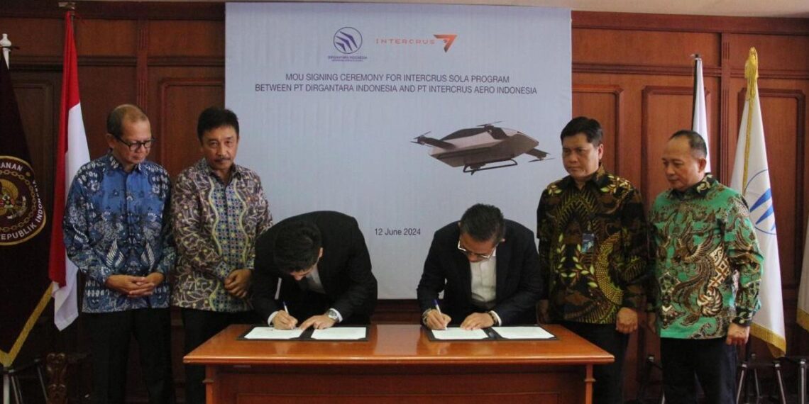 Dirgantara Indonesia and Intercrus Aero Indonesia MoU signing in Bandung (06/12). Credit: Dirgantara Indonesia