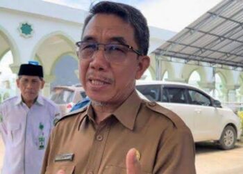 East Kutai Regent Ardiansyah Sulaiman spoke about construction plan of Sangatta-Rantau Pulung Road. Credit: East Kutai Govt PR