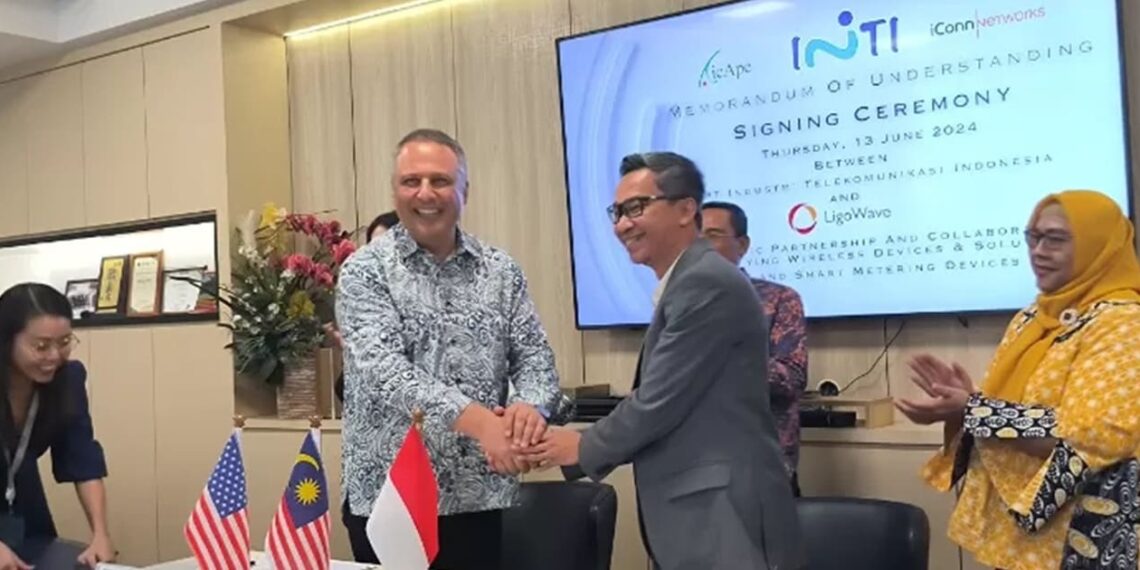 Inti and LigoWave signed a cooperation agreement in Johor Bahru, Johor, Malaysia (06/13). Credit: Inti