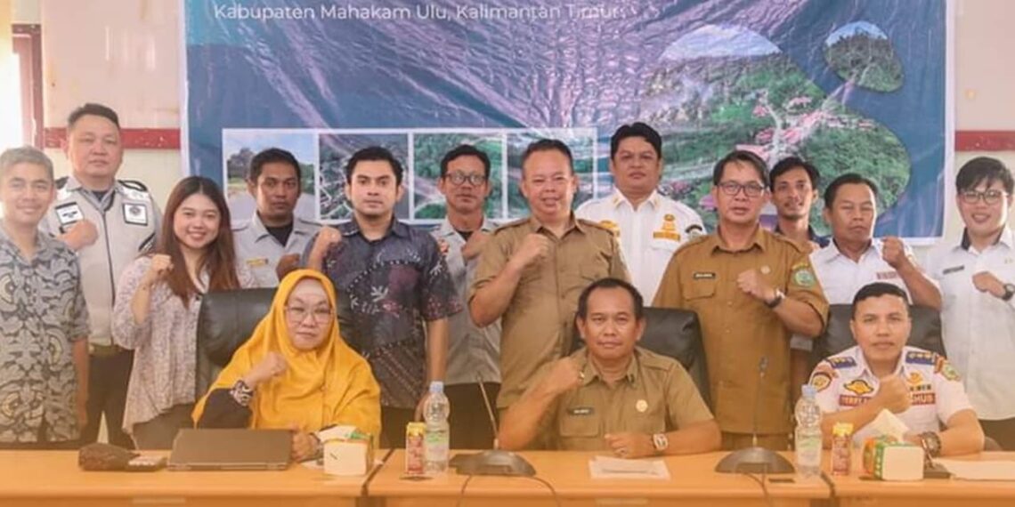 a presentation on the Report of the Master Plan Study for Land Transportation Networks and Road Traffic and Transport (LLAJ) in the Bappelitbangda Meeting Room some time ago. Credit: Mahakam Ulu Regency Secretariat Protocol and Communication