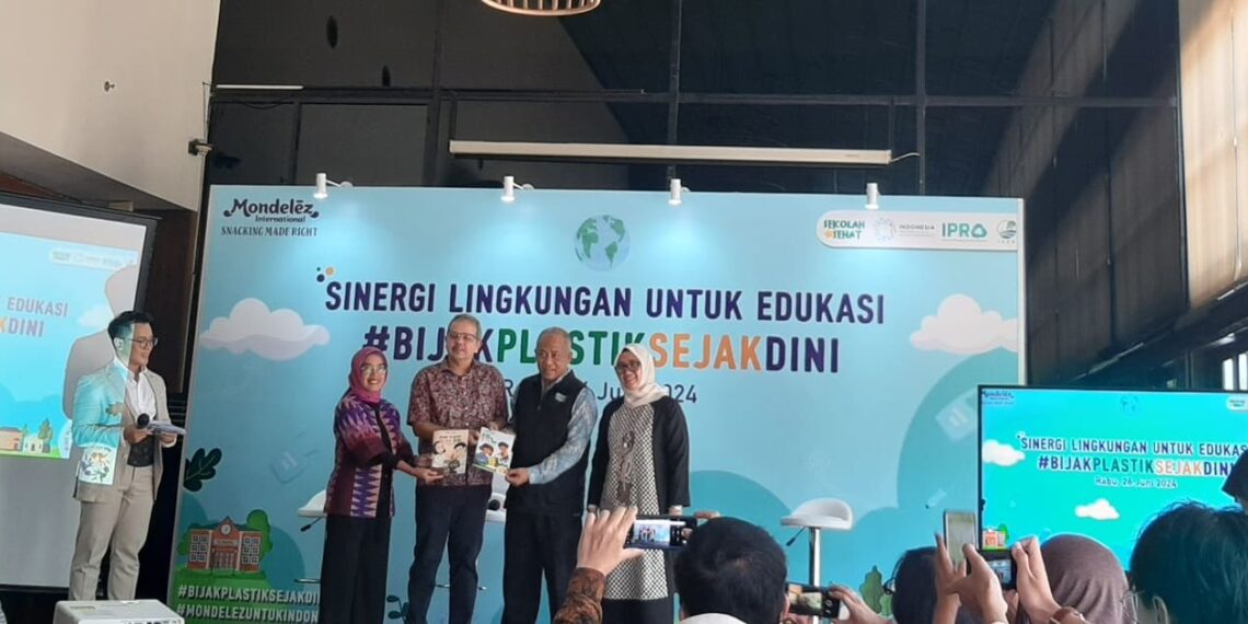 Mondelez Indonesia launched a handbook and an introductory animated video to promote plastic waste management (06/26). Credit: Sinta