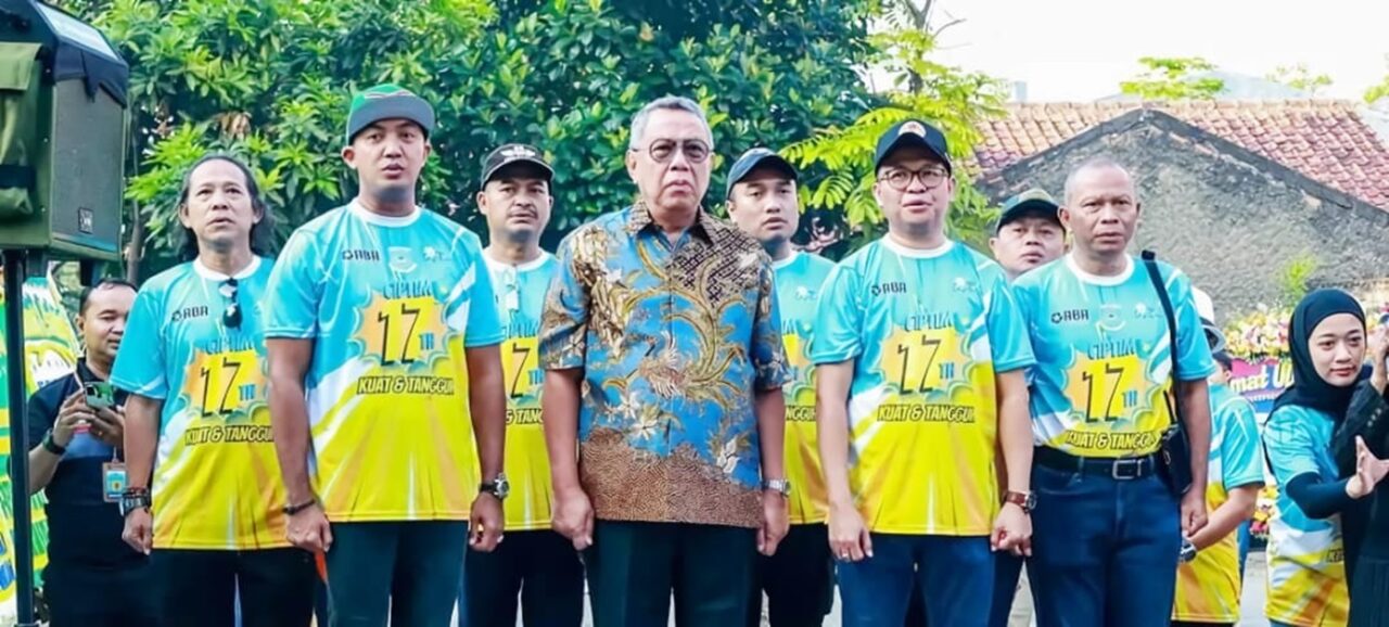 Mayor Benyamin Davnie conveyed the plan of third-party funding for MRT during his visit to East Ciputat District on Tuesday (06/18). Credit: Haris