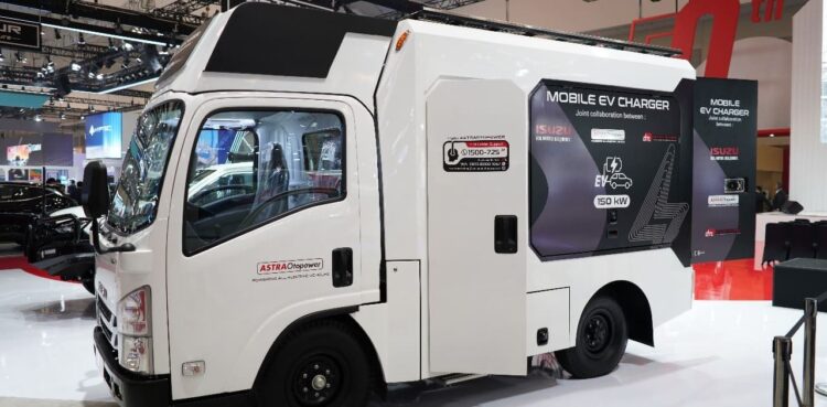 The Isuzu ELF Mobile EV Charger Concept Astra Otopower, showcased at GIIAS 2024. Credit: Isuzu