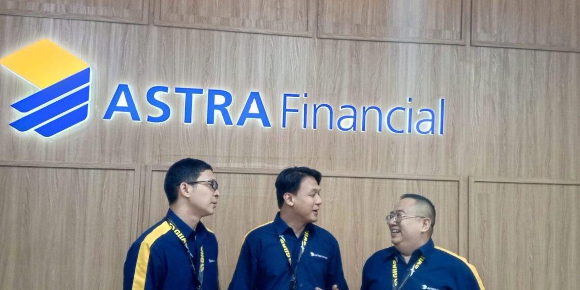 (L to R) CMO of Astra Life Alkaf Ghozali, CMO of FIFGroup Daniel Hartono, CEO of Moxa Lim Lizal during Astra Financial Talkshow at GIIAS 2024. (Credit: Wulan)