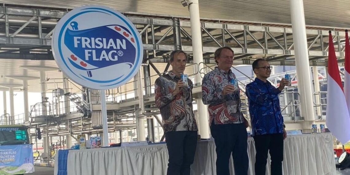 The inauguration of Frisian Flag Indonesia dairy plant in Cikarang (07/02). Credit: Afiffah Rahmah Nurdita/Bisnis Indonesia