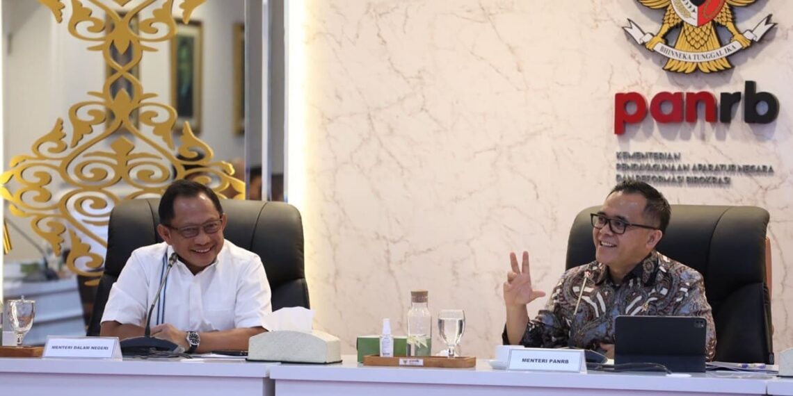 Minister Tito (left) and Minister Anas discussed bureaucratic reform in Home Affairs Ministry. Credit: Haris