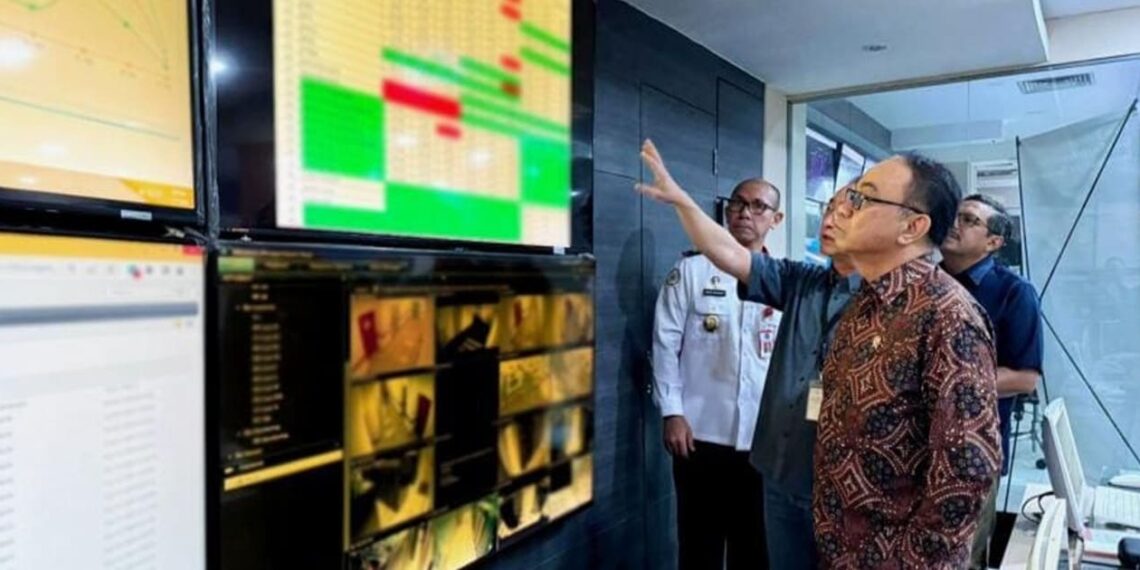 Minister Budi Arie Setiadi visited the temporary data center in South Tangerang, Banten. Credit: Ministry of Communication and Informatics