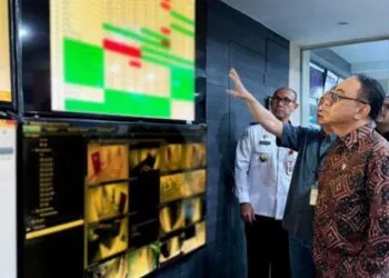 Minister Budi Arie Setiadi visited the temporary data center in South Tangerang, Banten. Credit: Ministry of Communication and Informatics