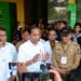 President Jokowi gave a press statement about the new economic growth hub to media crew after visiting the Sinjai District Hospital, South Sulawesi. Credit: BPMI Setpres