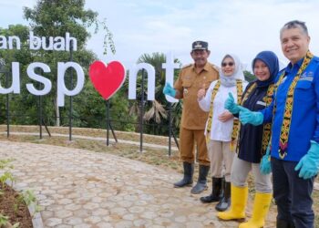 The inauguration of Puspantara Fruit Park. Credit: SKK Migas