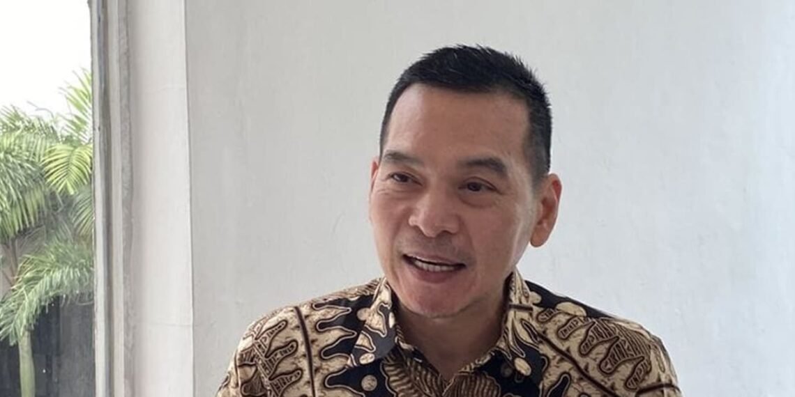 Daniel Johan, a member of DPR Commission IV spoke on the regulation banning retail cigarette sales. Credit: DPR
