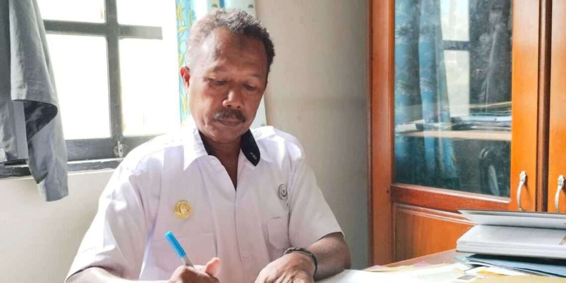 La Mohdar, Acting Head of the Fisheries and Marine Affairs Department of Fakfak Regency Government, stated that the ice factory will be built in Ubadari Village, Kramomongga District. Credit: Fakfak Regency Govt