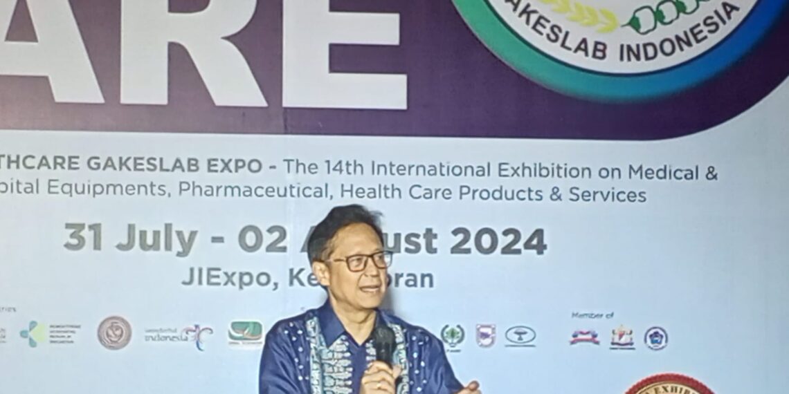 Indonesian Health Minister, Budi Gunadi Sadikin, delivering his speech on the opening of Indohealthcare Gakeslab 2024. (Credit: Wulan)