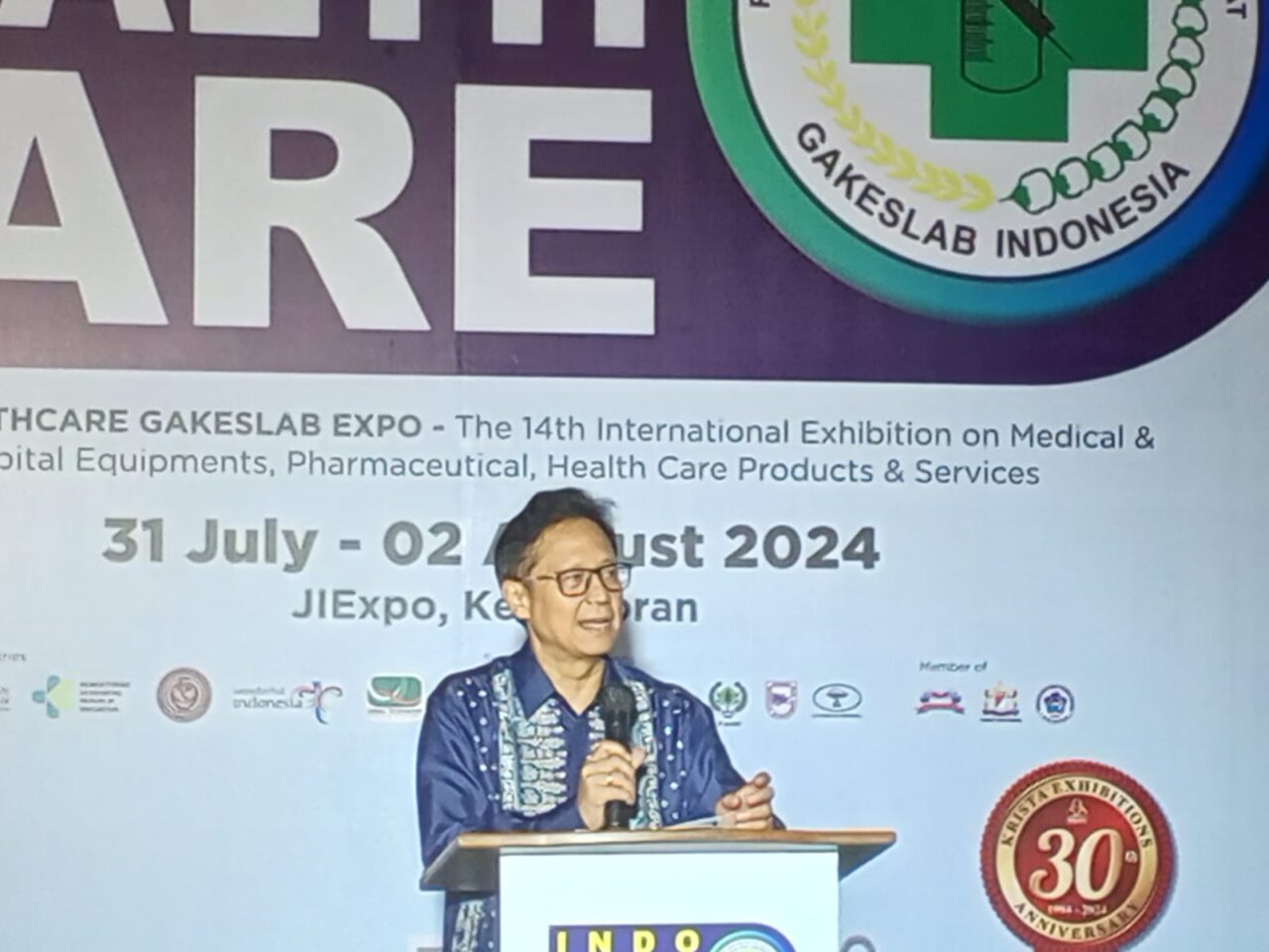 Indonesian Health Minister, Budi Gunadi Sadikin, delivering his speech on the opening of Indohealthcare Gakeslab 2024. (Credit: Wulan)