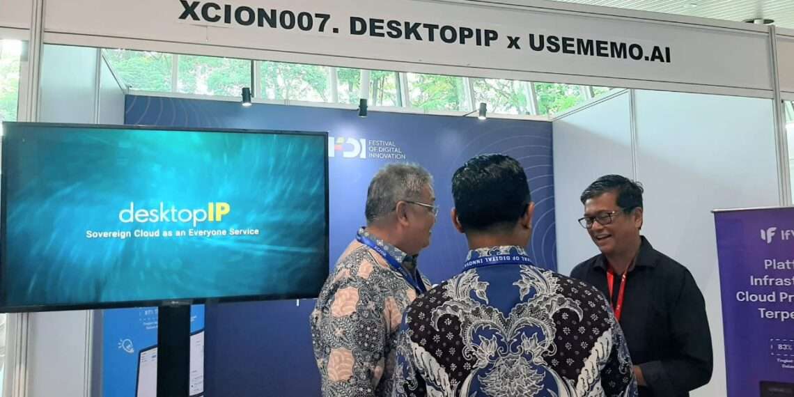DeskopIP booh at the 2nd FDI. (Righ: CEO of DesktopIP Phidi Soepangkat). (Credit: Sinta)