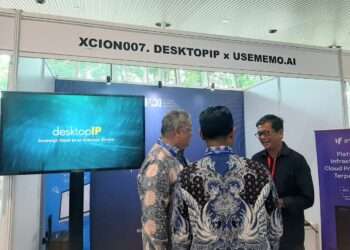 DeskopIP booh at the 2nd FDI. (Righ: CEO of DesktopIP Phidi Soepangkat). (Credit: Sinta)
