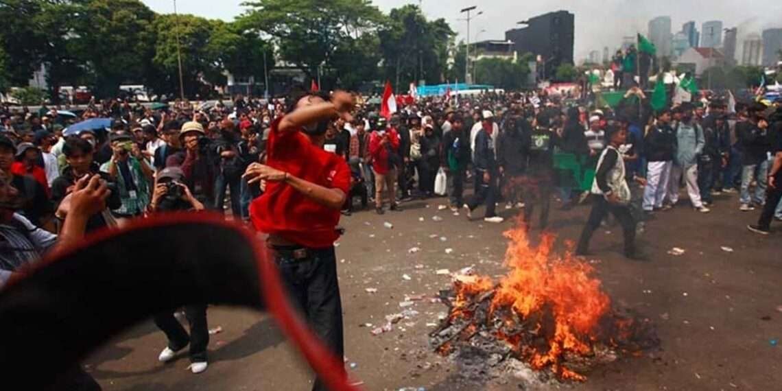 Demonstration rejecting revision of Regional Election Law. Credit: Haris
