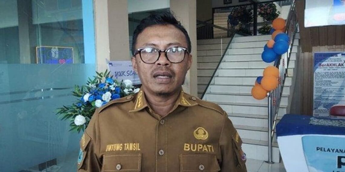 Fakfak Regent Untung Tamsil talked about fishery investors coming to the regency. Credit: Fakfak Regency Govt