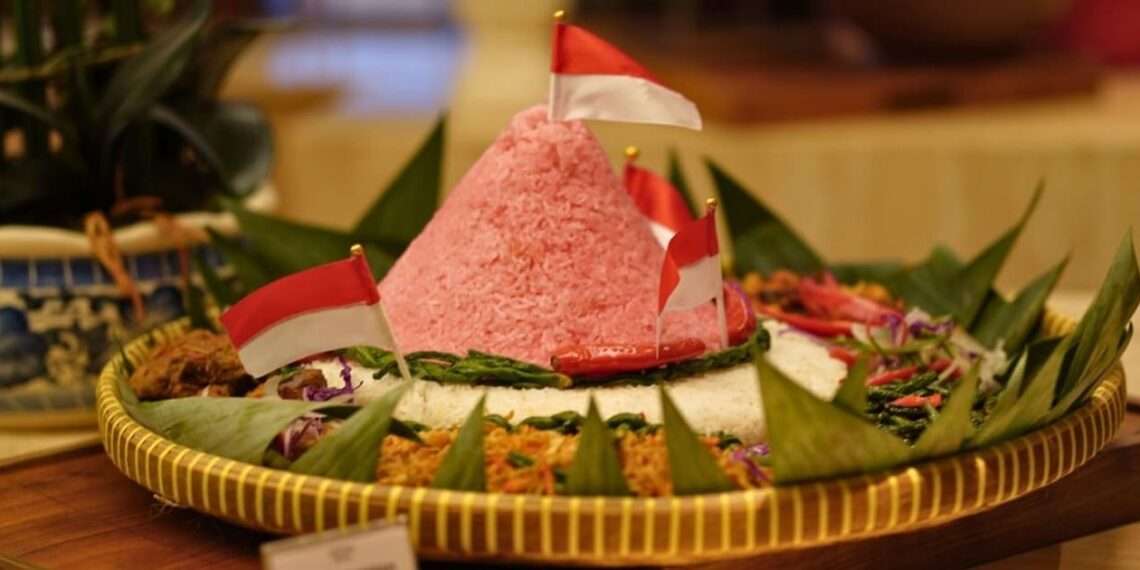 Red and white tumpeng in the Independence Day buffet dinner. Credit: Aston Bintaro Hotel & Conference Center