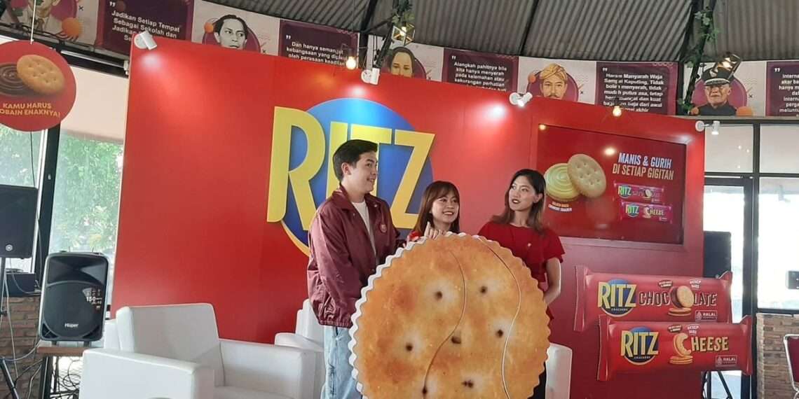 From left: Jerome Polin, Dian Ramadianti, and Saskhya Aulia Prima at the launch of Ritz Crackers new formula in South Jakarta (08/09). Credit: Sinta