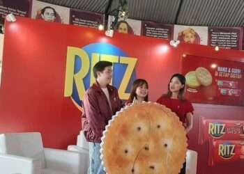 From left: Jerome Polin, Dian Ramadianti, and Saskhya Aulia Prima at the launch of Ritz Crackers new formula in South Jakarta (08/09). Credit: Sinta