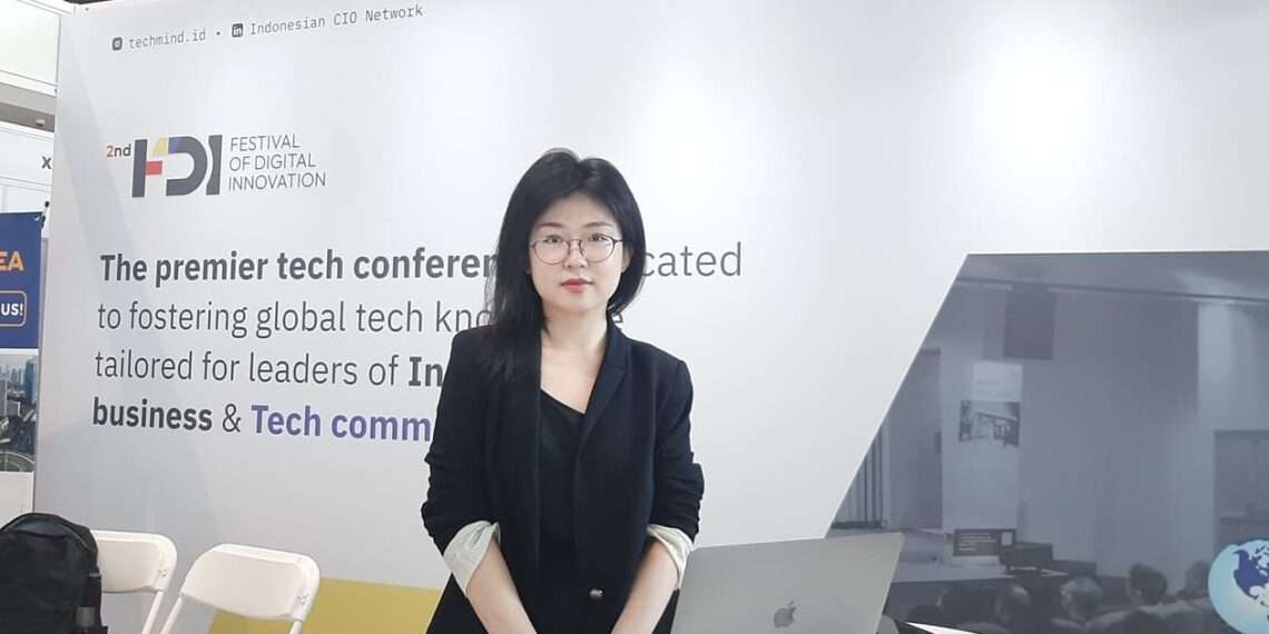 Vivian Li, NXCloud CMO, talked about AICC at the 2nd FDI in Tangerang (08/22). Credit: Sinta