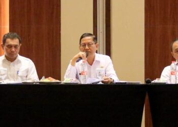 Herman Suwarman, the Regional Secretary of Tangerang City (center), commenced a verification meeting for the Budget Work Plan (RKA) at Atria Hotel Tangerang (09/04). Credit: Haris