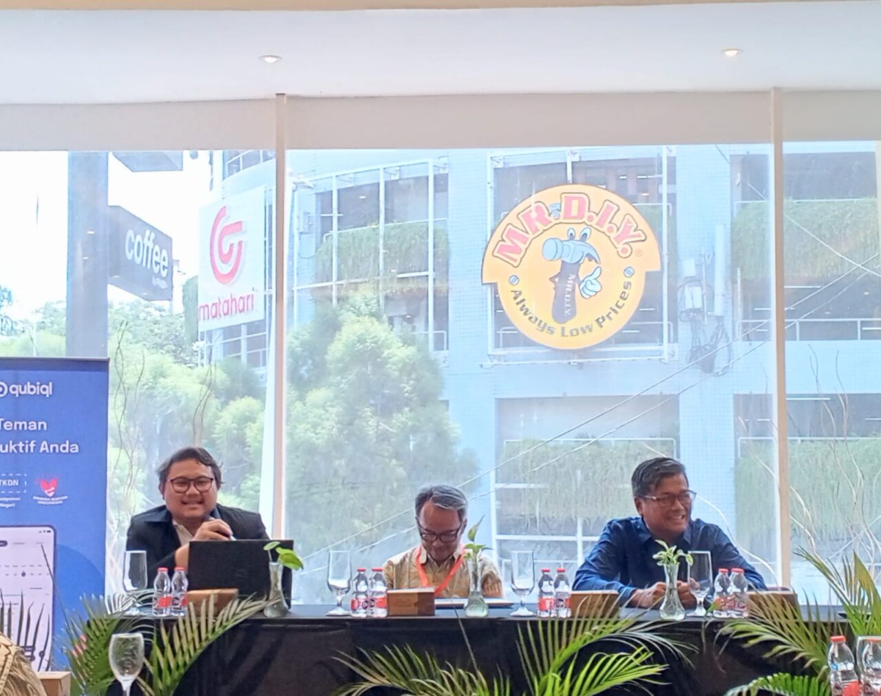 'Digital Sovereignty Stack Shapes the Future of Indonesia' seminar by DesktopIP and Maju Maritim Indonesia. (R to L) CEO of DesktopIP Phidi Soepangkat, Cryptanalyst of State’s Cyber and Crypto (BSSN) Farosa, and Marine Infrastructure Specialist Achmad Zuhdi. (Credit: Wulan)