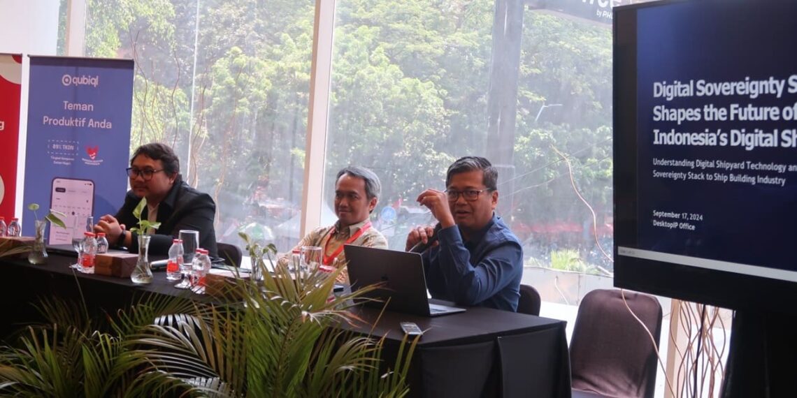 Phidi Soepangkat, CEO of DesktopIP (right), at the seminar aimed at digitalizing the maritime sector in collaboration with Maju Maritim Indonesia. Credit: DesktopIP