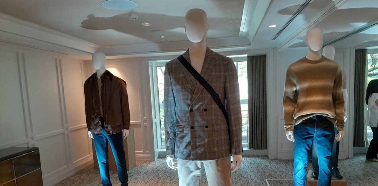 The season’s collection highlights critical colors such as gray, navy blue, pine green, and pale yellow. Credit: Haris