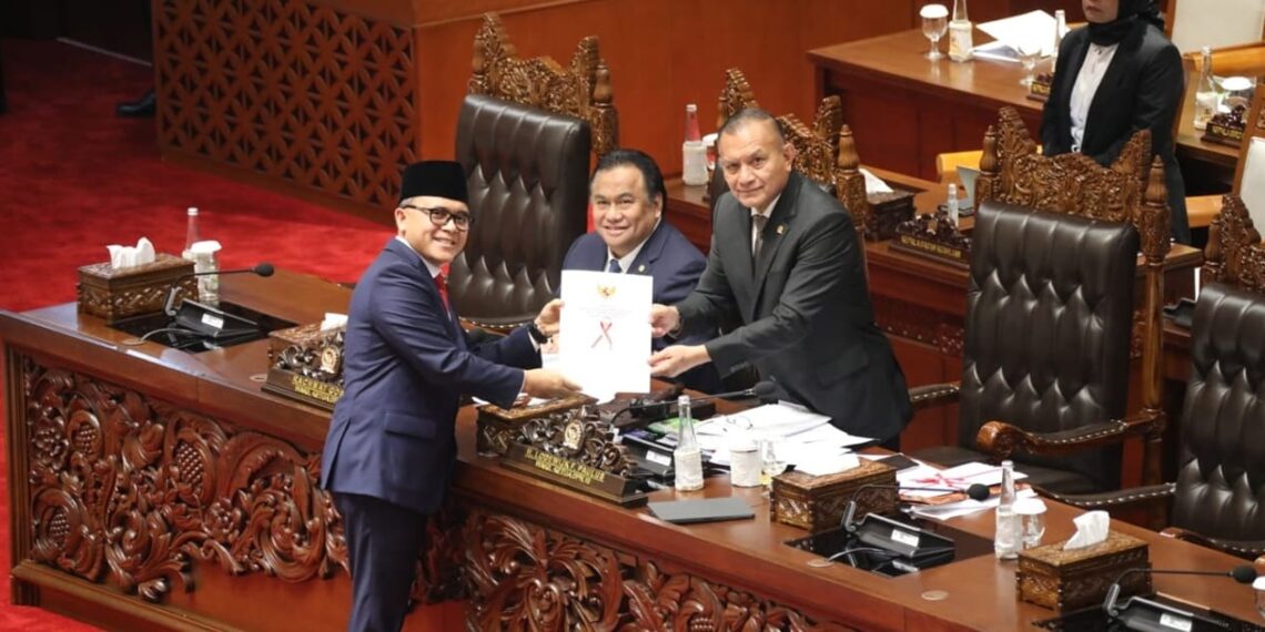 Minister of Administrative and Bureaucratic Reform (PANRB) Abdullah Azwar Anas talked about the Presidential Advisory Council Bill. Credit: PANRB PR