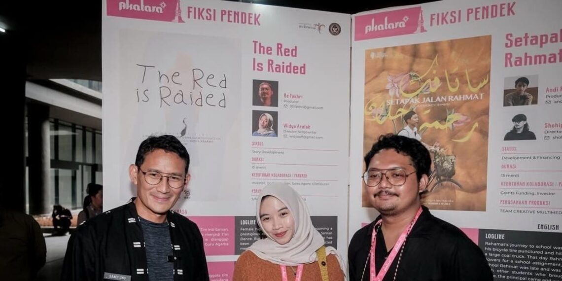 Minister Sandiaga Uno (left) visited Akatara at IC Fest 2024. Credit: Ministry of Tourism and Creative Economy
