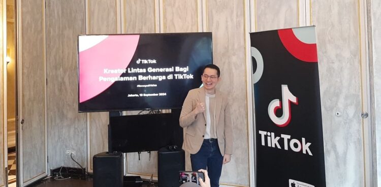 Tjokro Wimantara consistently presents various business case studies through entertaining role-play style content. Credit: Sinta