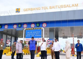 President Jokowi inaugurates two toll road sections in North Sumatra. Credit: BPMI Setpres