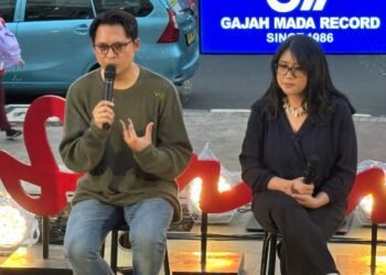Febri and Putring during the release of their new single 'Biarlah' at Sarinah, Jakarta. (Credit: Wulan)