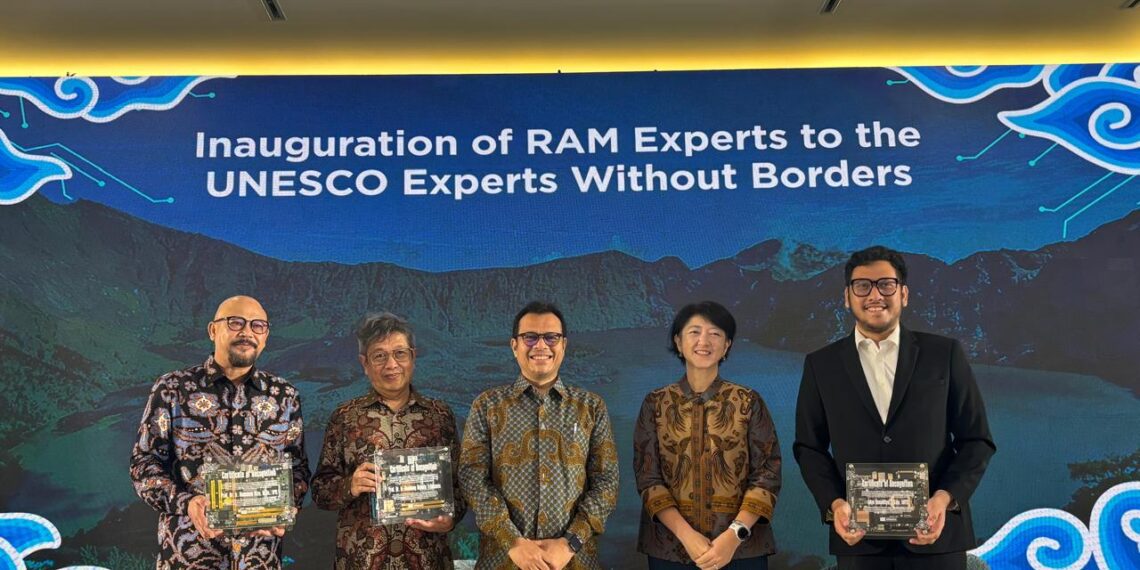 AI Readiness Report for Indonesia based on methodology released by UNESCO. (3rd from left, Nezar Patria Vice Minister of KOMINFO)