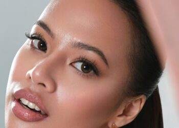 A model using Hue contact lenses in espresso brown. Credit: Hue