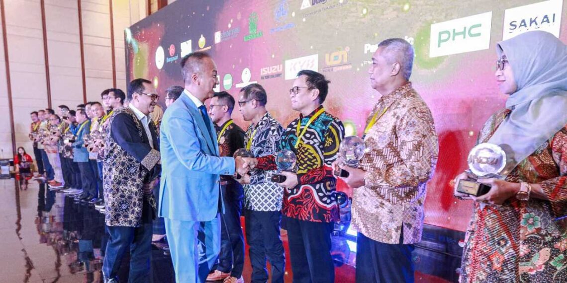 Isuzu received Indi 4.0 Award from the Ministry of Industry. Credit: Ministry of Industry