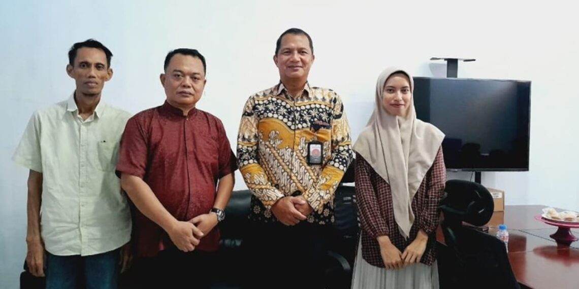 Morowali Statistics Division receives Statistics Indonesia’s evaluation results. Credit: Morowali Regency Govt